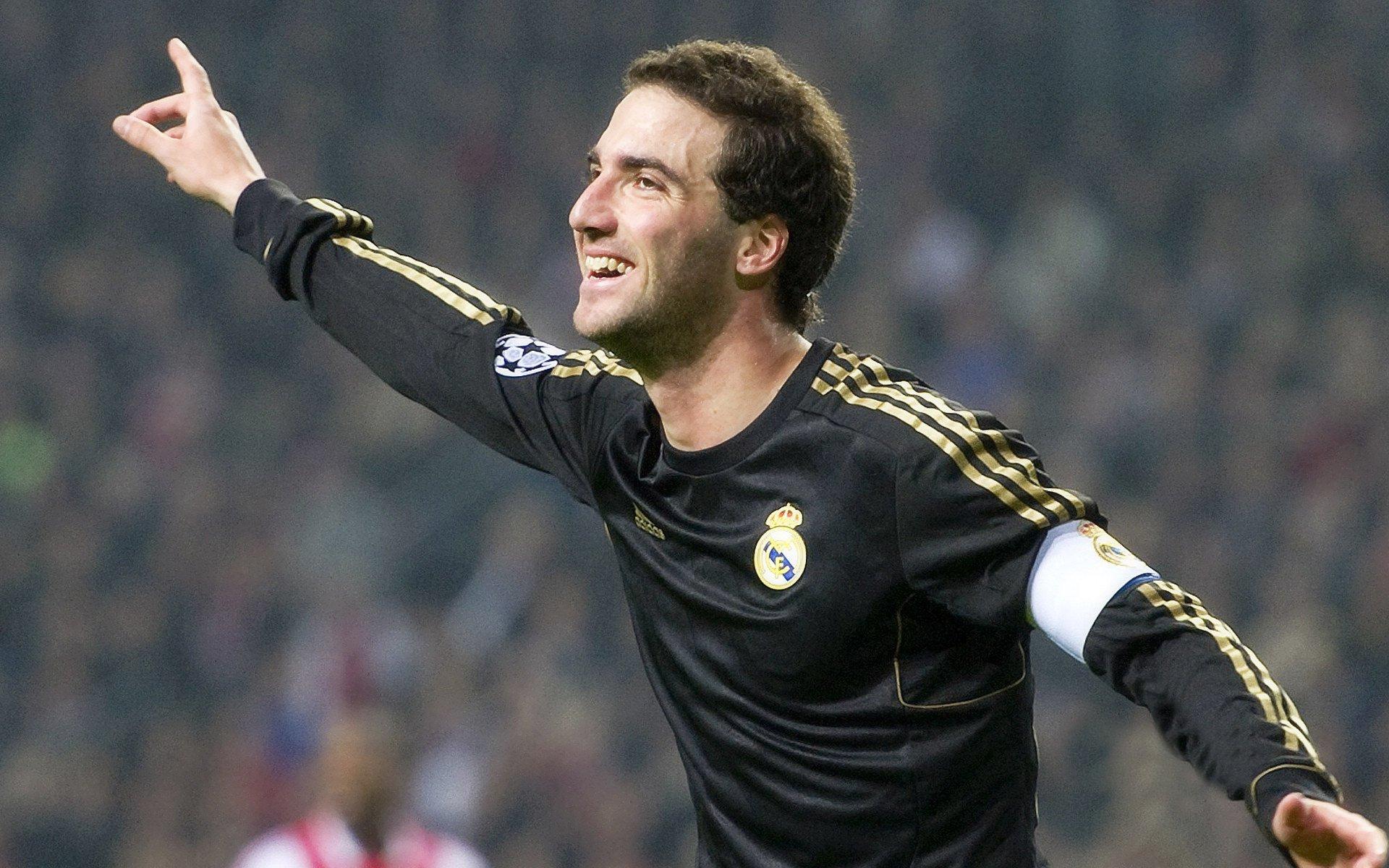 马卡报曝贝蒂斯引援遇阻,追逐安东尼交易陷入僵局前景黯淡